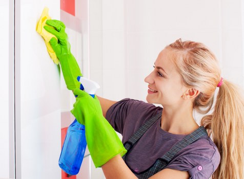 Professional one off cleaning in a modern Docklands apartment